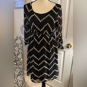 Pinkblush Maternity Dress Scoop Neck Black & Cream Sheer sleeves Size Small